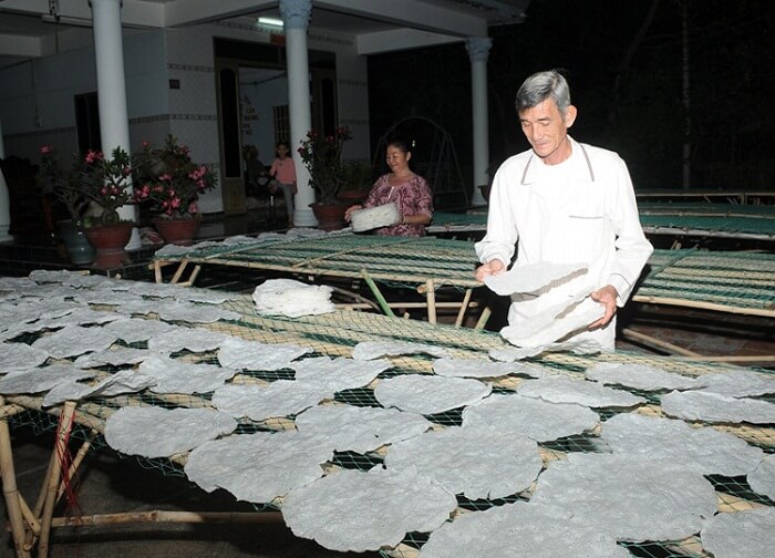 Tại sao bánh tráng phơi sương dễ bị cứng