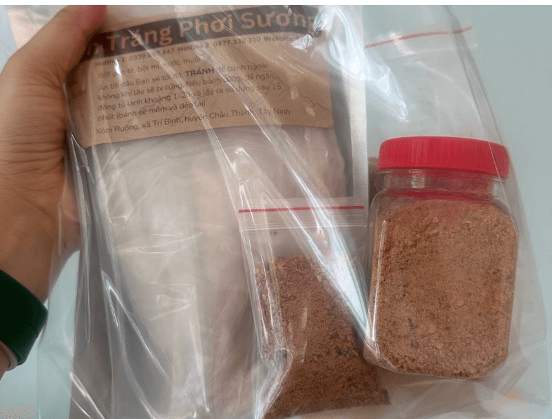 Bạn nào thích bánh tráng ăn đơn giản thì chỗ này nên trải nghiệm nha. Cá nhân mình món này linh hồn của nó là 2 thứ bánh tráng và muối😂. Bánh tráng đây dẻo - ngon - k quá mặn như nhiều nơi - xé k bị rách - dai mỏng. K ăn bơ thì ăn cuốn như bò bía gỏi cuốn cũng rất ok không có gì để chê nha. Muối đây nhuyễn mặn đậm ngọt có hết...